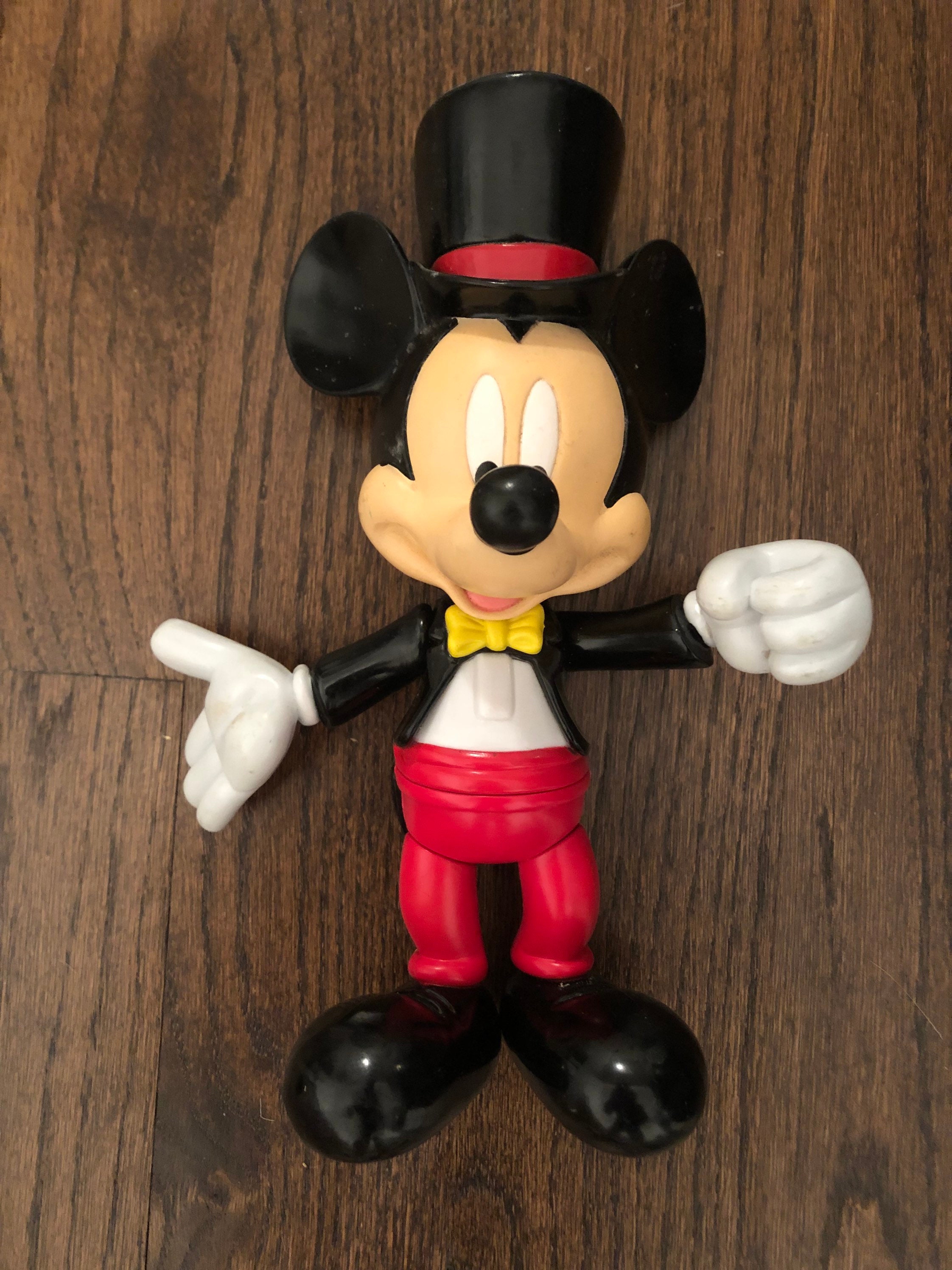 1 Stück Mesuca Mickey Mouse Suit Schlüsselanhänger, Süßer Cartoon