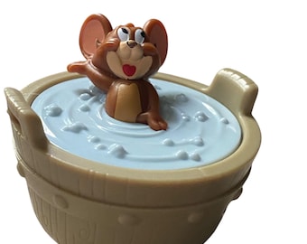 Tom & Jerry Toy Jerry&#39;s Bath Time Swim McDonald ‘s Happy Meal 2021