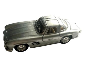 Vintage 1954 Mercedes-Benz 300 SL Coupe Silver Kinsmart - 1:36 Scale Model