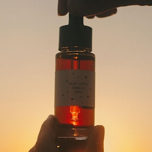 Afrodesia n.° 2: Loto azul, vainilla, glicerina de rosa