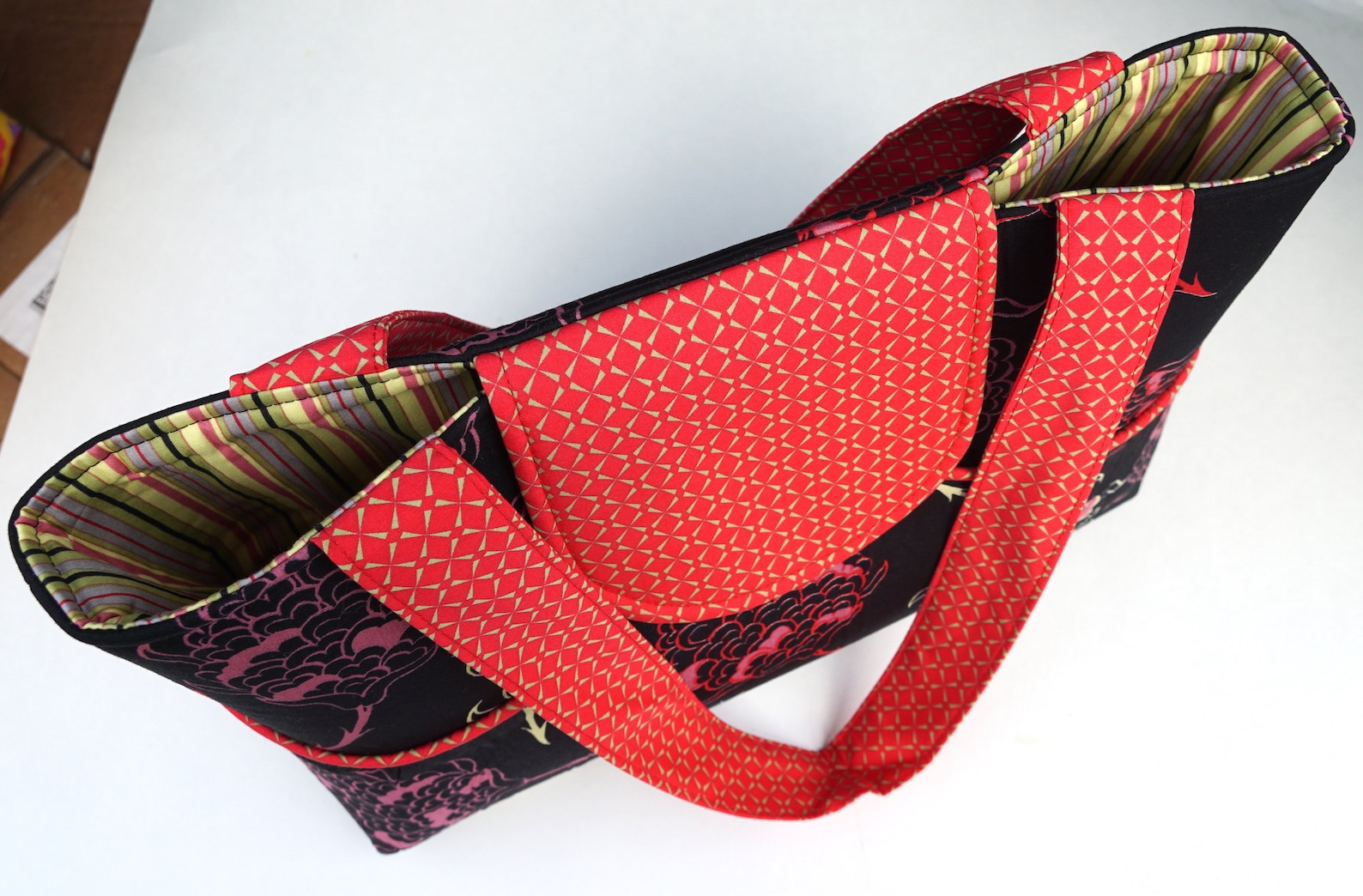 snap closure tote bag