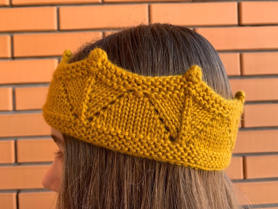 Knitted Crown Hat Hand Gold Knit Crown 