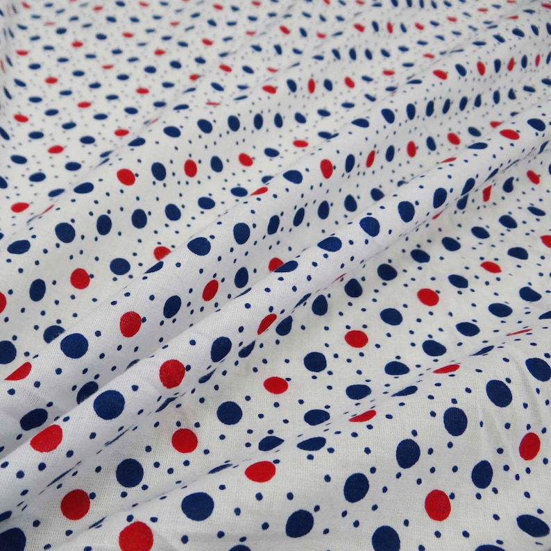 100/% Cotton Fabric 43” Width Floral Print Red Sewing Apparel Dress Drape 1 Yd