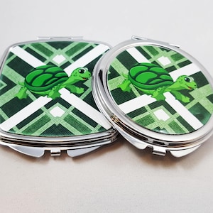 Green and White Compact Mirrors with Turtle, Personalized Compact Hand Mirrors, Bridesmade Gifts, Unique Christmas Gifts