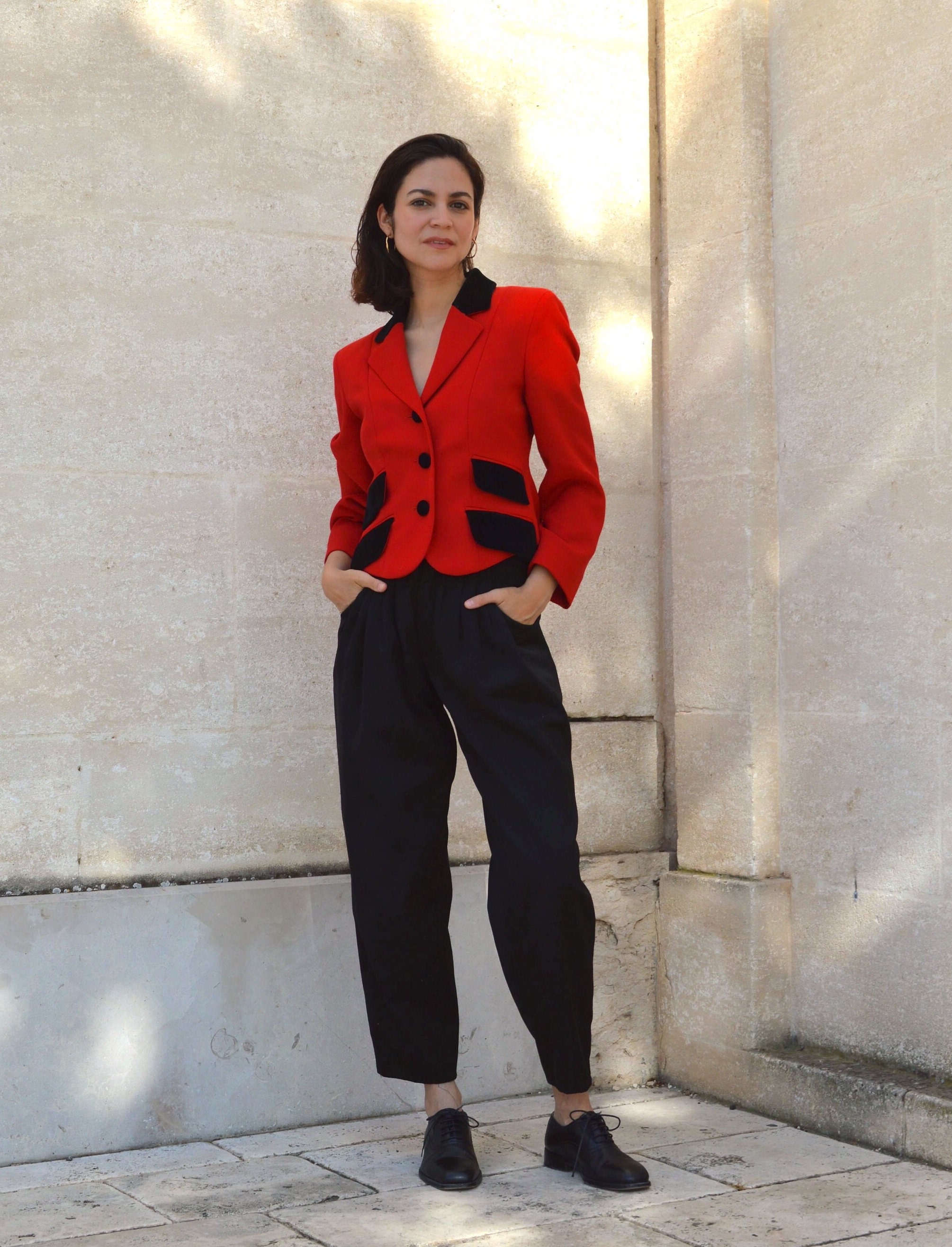 Costume Moschino Jeans Rétro - Blazer Taille 10 Et Pantalon Taille 32, En Satin Stretch, Occasion Très Bon état