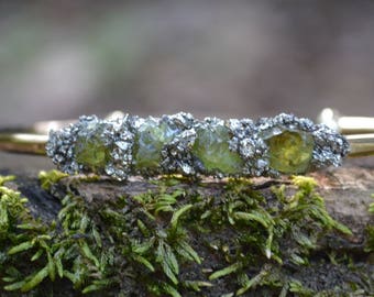 Joyería de peridoto de agosto / Pulsera de piedra de nacimiento cruda / Joyería de peridoto / Regalo de piedra de nacimiento para esposa / Pulsera de peridoto / Pulsera de piedra de nacimiento