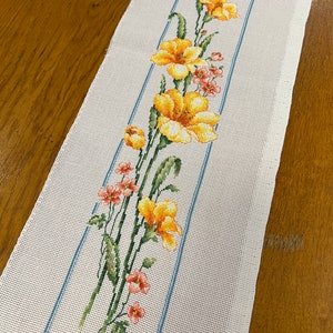 Decoração de parede em ponto cruz finalizado, imagem bordada, homedekor, amarelo, elemento austoma do vestido blusa