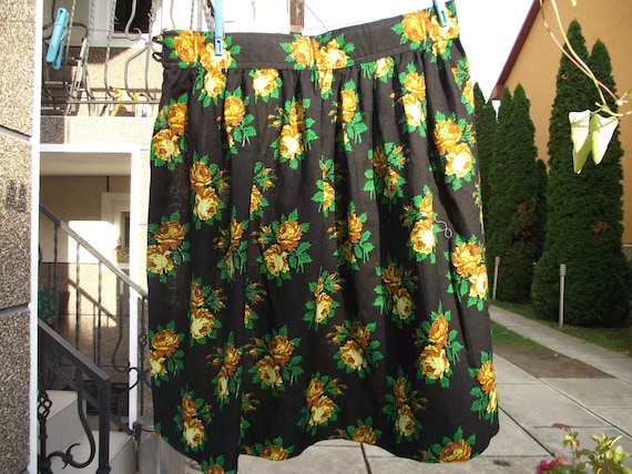 Romanian Woolen Skirt ukrainian Romanian floral wo