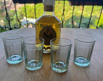 有名なソビエトファセットガラスの小さな100mlヴィンテージガラス