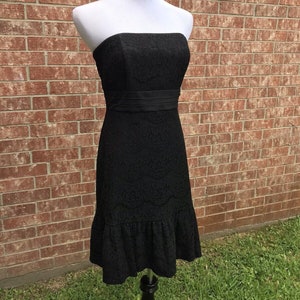 Vintage Black Floral Lace Party Cocktail Sheath Summer Dress Vintage WHBM Sleeveless Strapless Removable straps Flounce Dress size 4