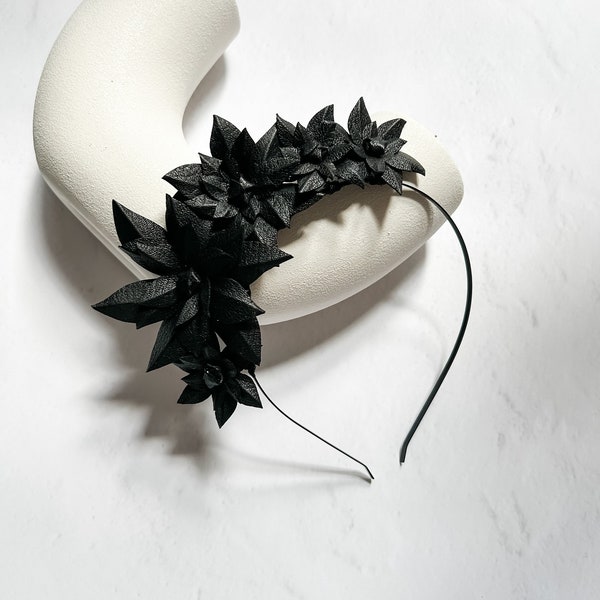 Zwart lederen bloemkroon tovenaar hoofddeksel hoofdband