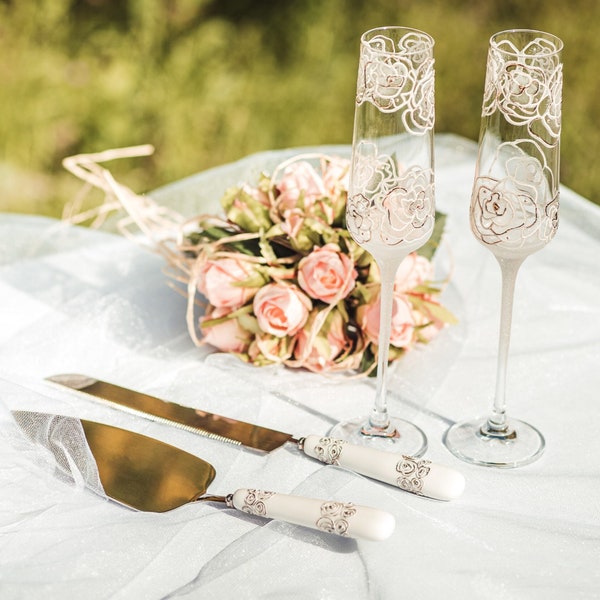 Toasting flutes and cake cutter set for wedding, Wedding glasses with Roses and Matching Cake Serving Set, Floral Cake Server and Cake Knife