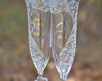 Personalized toasting flutes, Bridal shower gift, Flutes for wedding reception, Glasses with hearts, Monogrammed glasses, Anniversary gifts