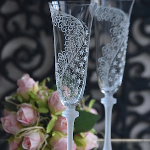 Wedding Champagne Flutes with flowers - Perfect Wedding Keepsake and Toasting Glasses