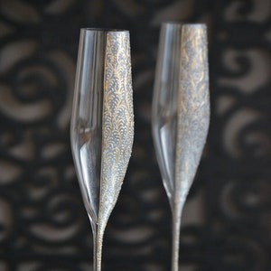 Champagne Glasses, Handpainted champagne flutes, Gold Wedding Glass,  Wedding Flutes Set, Anniversary Glasses, Mr and Mrs Wedding Glasses,