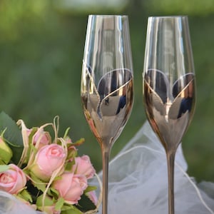 Gold champagne glasses for wedding, Toasting flutes for bride and groom, 50th anniversary gift for parents, Women retirements gift