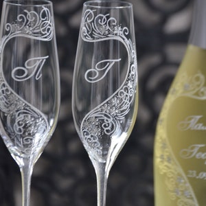 Wedding glasses with gold letters, Custom Toasting flutes for Bride and Groom, Hand painted glasses for wedding White