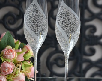 Calla Lily toasting flutes for wedding, Bride and Groom gift, Calla Lily centerpiece, Wedding registry gift