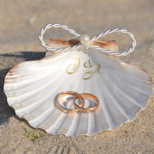 Seashell ring holder, Personalized Beach Wedding ring holder, Nautical Ring Bearer, Seashell ring box, Beach wedding decor