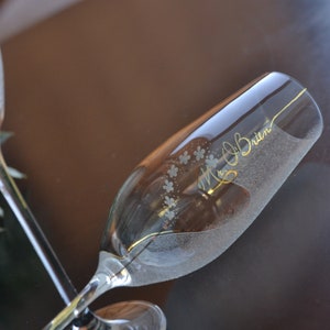 Personalized Toasting Flutes Wedding Glasses Set for Bride | Etsy