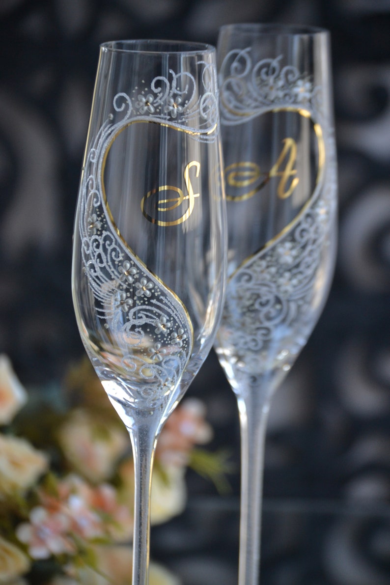 Wedding glasses with gold letters, Custom Toasting flutes for Bride and Groom, Hand painted glasses for wedding Gold