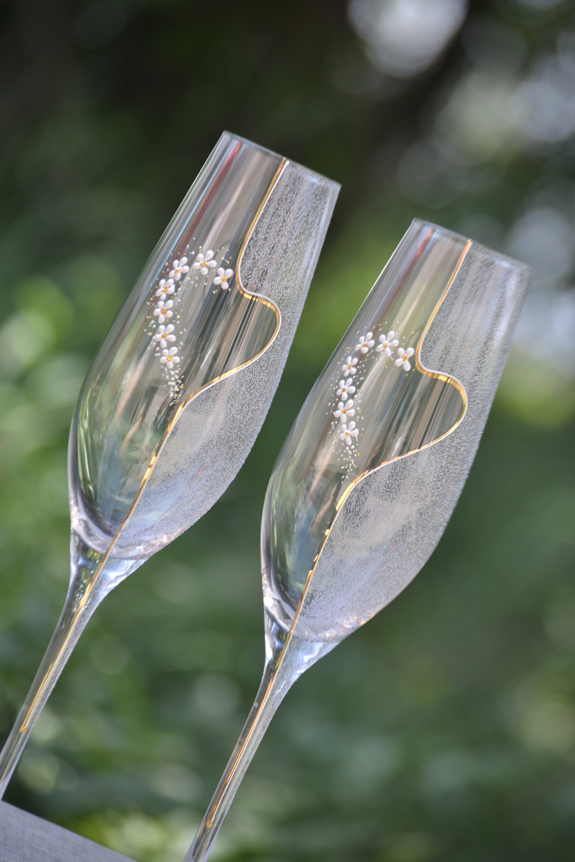 Copas de champán para boda pintadas a mano: copas de brindis con flores  doradas (juego de 2) - Etsy México, image size:2000x3000