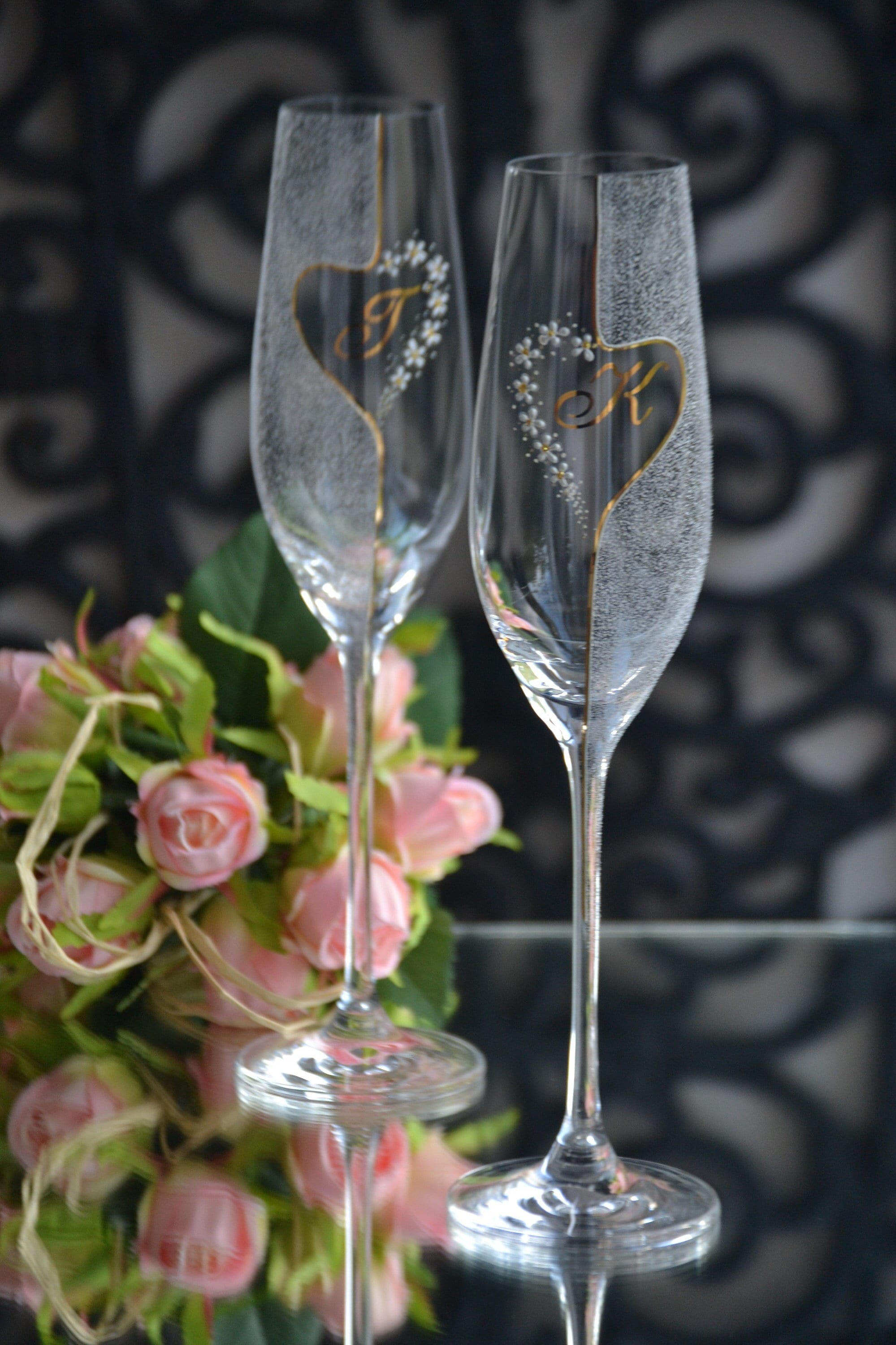 Copas de champán para boda pintadas a mano: copas de brindis con flores  doradas (juego de 2) - Etsy México, image size:1999x3000