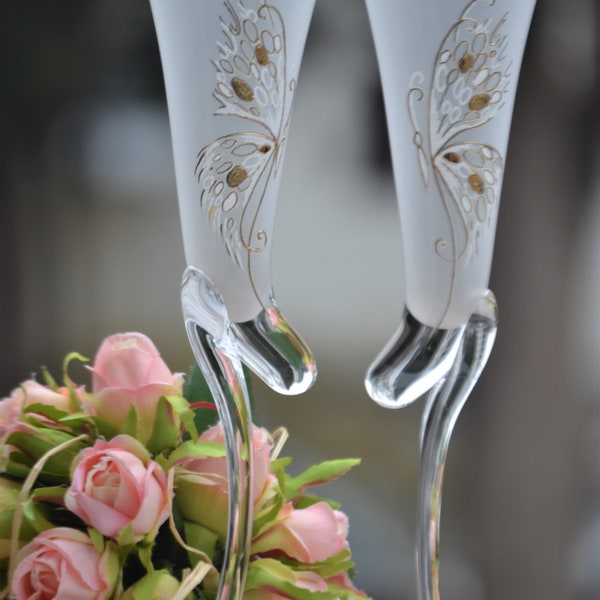 Toast Flöten mit Schmetterlingen, Gold Schmetterling Hochzeitsgläser, Braut Bräutigam Glas, Hochzeit Flöten Set, Mr und Mrs Glasses