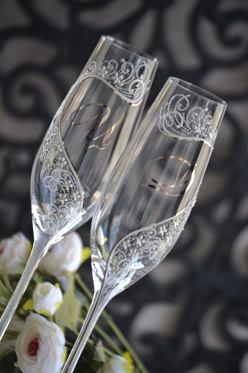 Wedding glasses with gold letters, Custom Toasting flutes for Bride and Groom, Hand painted glasses for wedding Silver