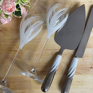 Wedding glasses and cake server set black and white for Bride and Groom, Toasting flutes and matching Cake Serving Set for wedding