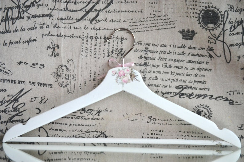 Custom Bridal hanger Personalized Wedding hanger Bridal hanger hand decorated with roses Bridal gift Wedding dress hanger