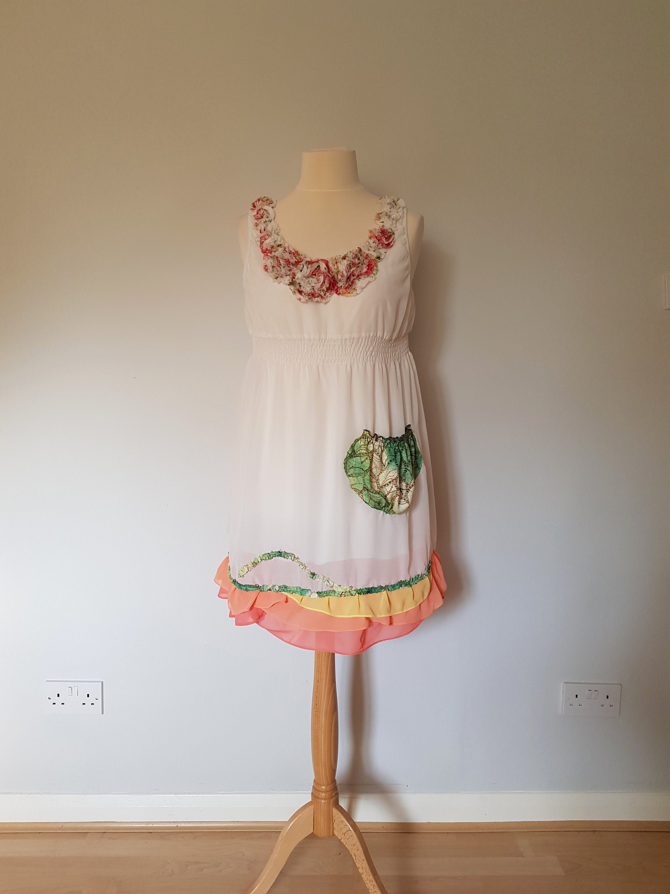Abito sottoveste estivo, abito da donna pastello, abiti riciclati per donna, abbigliamento boho, abito boho bianco, abbigliamento per donna boho, abit