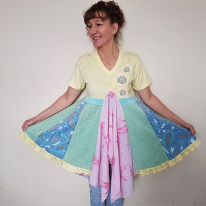 女性用アップサイクル服、アップサイクルドレス、女性用チュニックトップス、ボヘミアン服、アップサイクルチュニック、パッチワークボヘミアンドレス、女性用ボヘミアントップス