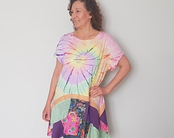 Blusa tie-dye reciclada, camisa arco-íris pastel, roupa boho para festivais, moda sustentável, boho plus size