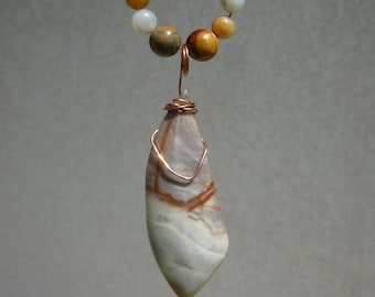 Ethnic necklace with large jasper and semi-precious pearls