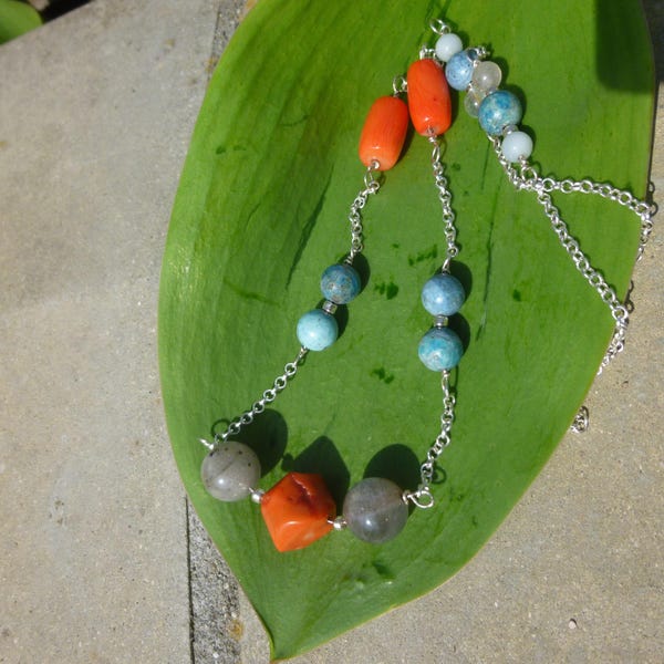 Collier sautoir avec perles bleues grises et oranges - Long necklace with blue grey orange beads  - corail - turquoise - labradorite-