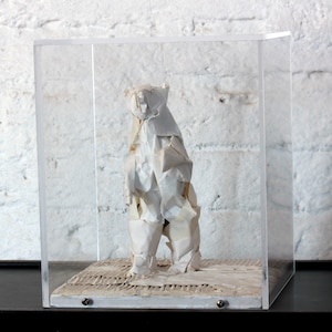 Polar bear/orso polare, sculpture, artwork, decorative object, carta, plexiglass, scultura moderna, da tavolo, scrivania, gadget