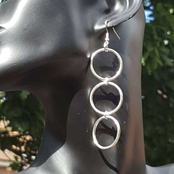 Grandes boucles d'oreilles triples avec crochets en argent sterling • Créoles originales avec anneaux en argent dans un style cotte de mailles des années 60