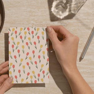Cartão de felicitações de primavera - Cartão de tulipa ilustrado à mão, em branco por dentro, cartão fofo só porque ou pensando em você