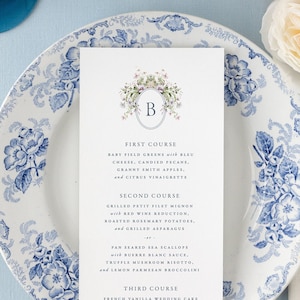 Wedding Menu with Monogram, Classic Wedding Table Decor, Modern Wedding Menu Card, Floral Wedding Decor, Printed Menu Wedding | DAPHNE