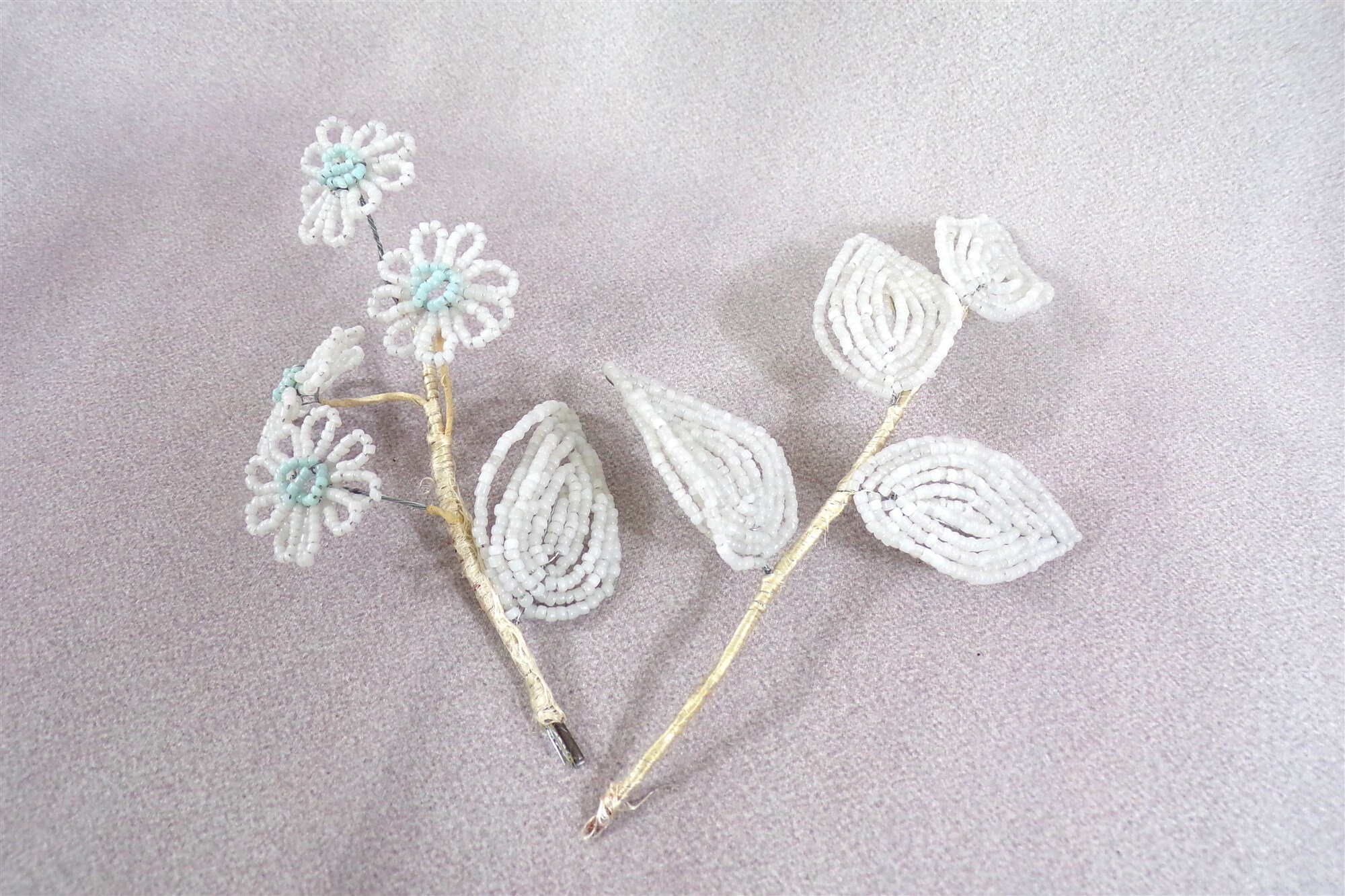 Bouquet de Fleurs et Feuilles Perlées Blanches 1900, Travail Fait à La Main