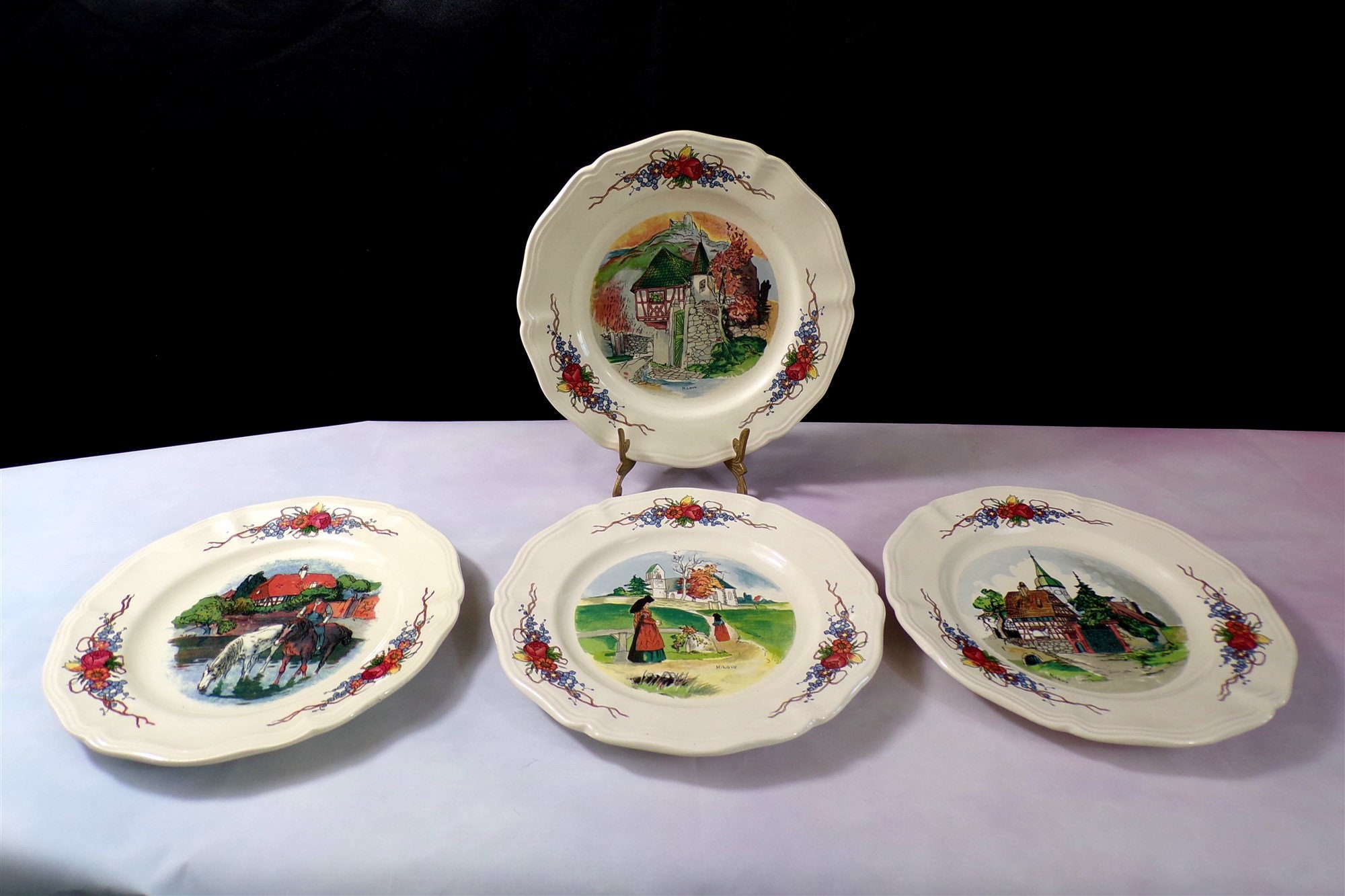 Lot de 4 Assiettes à Dessert ou Pain, Vintage, Obernai Signées Henri Loux en Faience Sarreguemines F