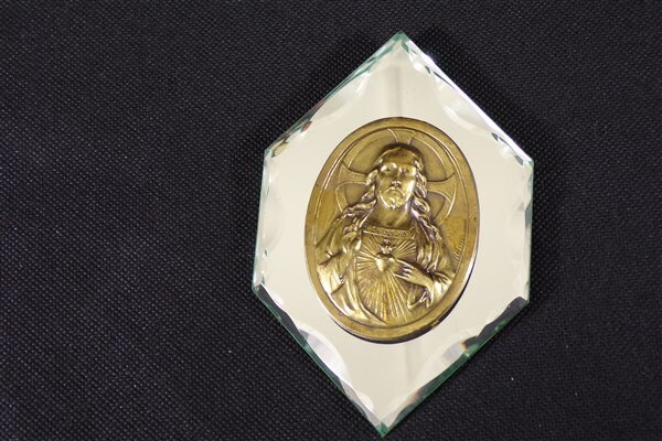 Miroir avec Médaille Jésus Christ Laiton Vintage Decoration Murale Religieuse Miroir Taillé Catholiq