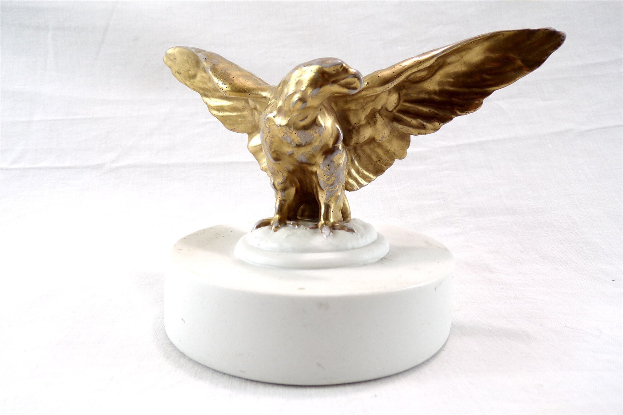 statuette Ancienne Aigle en Porcelaine de Paris Doré sur Socle Biscuit