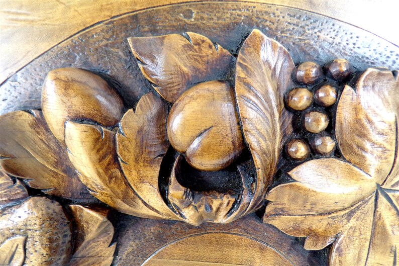 beautiful gift idea Beautiful solid walnut tray hand-carved and signed