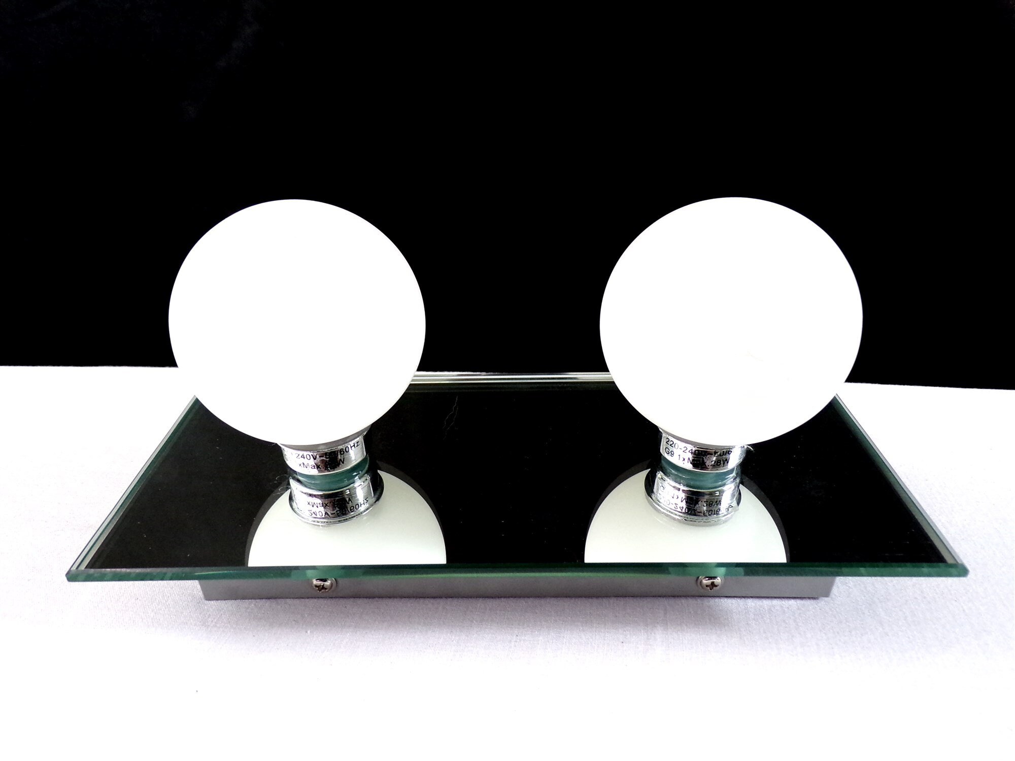 Applique Double Éclairage Opaline sur Miroir Design Vintage.