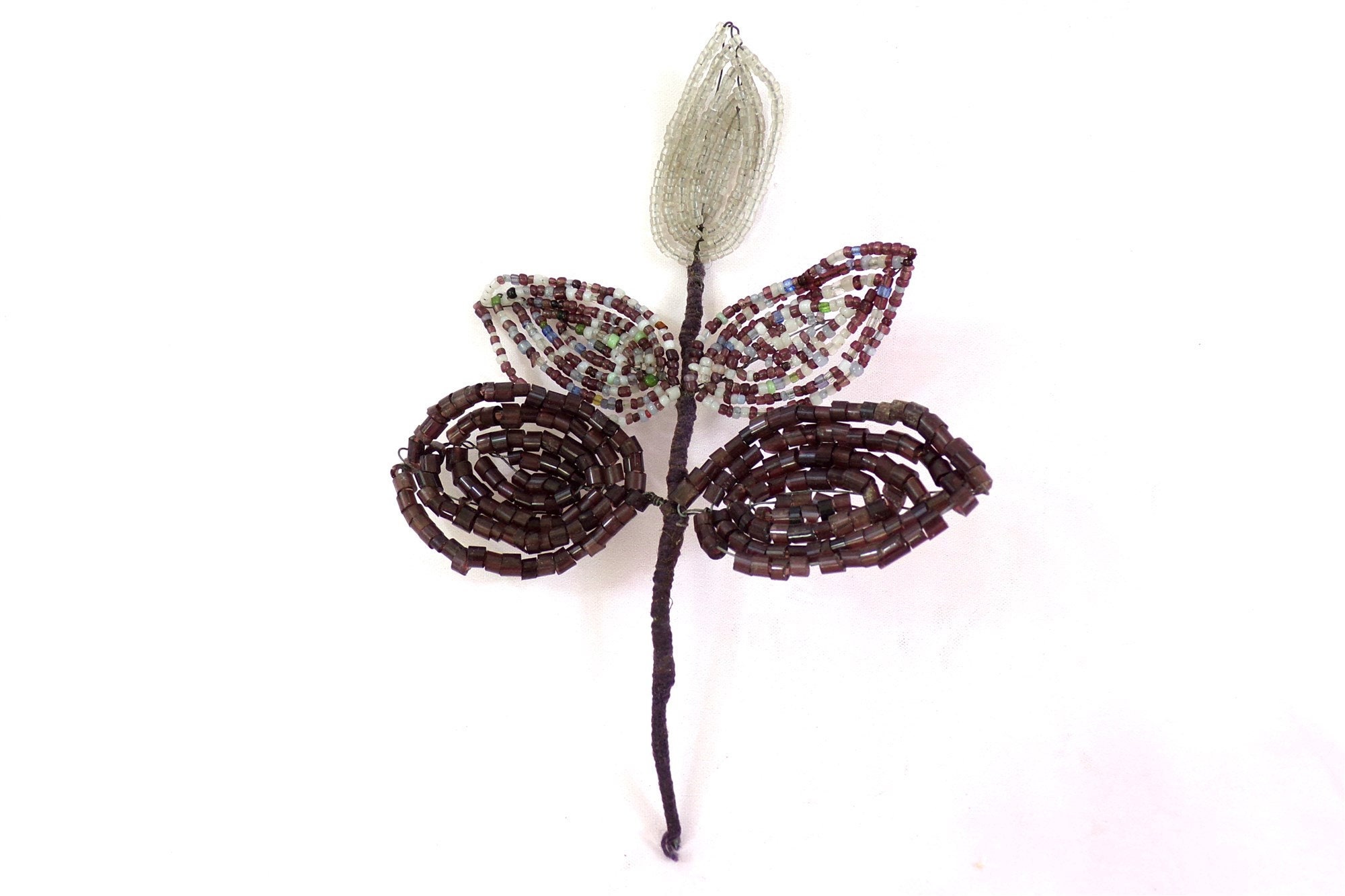 Branche de Feuilles Perlées Anciennes, Fait Main, Structure Fil Fer