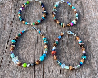 Pulseras/tobilleras de semillas de bayas de enebro Navajo con piedras preciosas variadas. Elige tu talla.