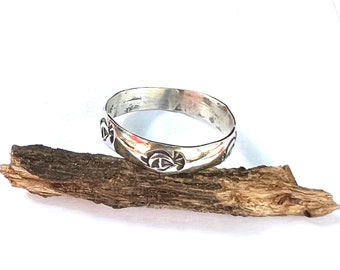 Wonderful Vintage Native American Zuni Inlay Coral Turquoise Sterling Silver Butterfly Ring Wonderful Vintage Native American Zuni Inlay Coral Turquoise Sterling Silver Butterfly Ring