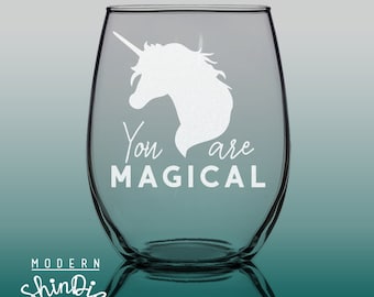Copa de vino sin tallo con unicornio grabado: un regalo mágico para ella